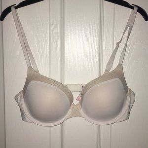 Victoria’s Secret bra (Never worn)